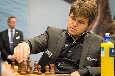 In which year did Carlsen first reach No. 1 in the FIDE world rankings?