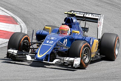 What percentage stake did Peter Sauber hold in Sauber Motorsport before selling it?