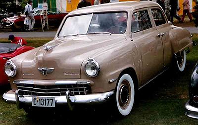 Which type of vehicles did Studebaker initially produce?