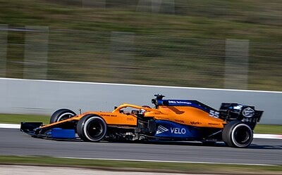 Which current Formula One team does Carlos Sainz Jr. drive for?