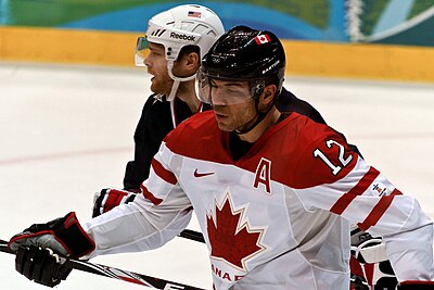 Against which country did Iginla help clinch the 2002 Olympic gold?