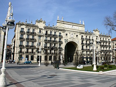 What is the name of the famous palace in Santander?