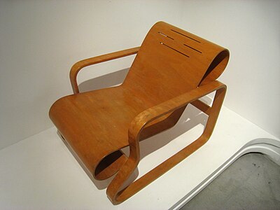 Alvar Aalto helped pioneer the use of which technique in furniture making?