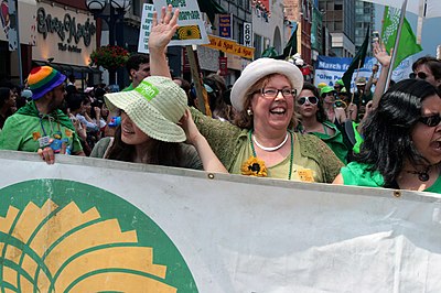 Who was Elizabeth May's running mate in the 2022 Green Party of Canada leadership election?