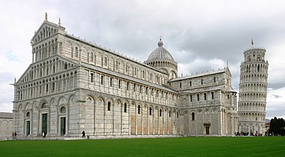 How many historic churches does Pisa contain?