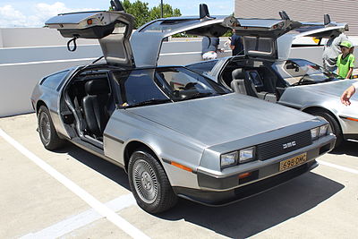 What defense did John DeLorean use in his cocaine trafficking trial?