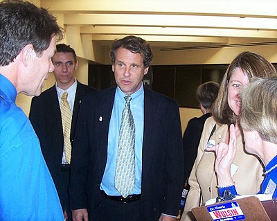 Who is Sherrod Brown's spouse, also a Pulitzer Prize-winning columnist?