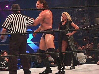 Which group did Val Venis join in 2000?