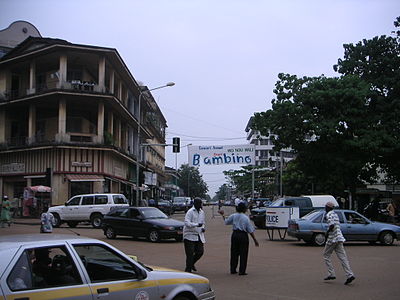 What is a popular local dish in Conakry?