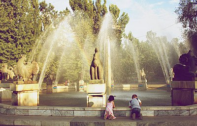 Which famous Kazakh poet has a statue in Almaty?