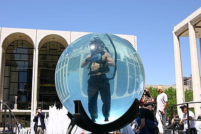 Did David Blaine ever float away holding onto helium balloons?