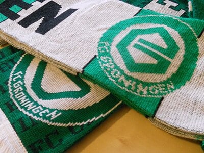 What are FC Groningen's home kit colors?