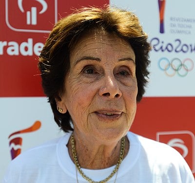 In which decade did Maria Bueno start her professional career?
