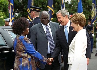 What economic growth did Kenya experience under Kibaki's leadership?