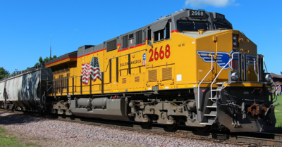How many miles of routes does Union Pacific Railroad operate?