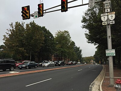 What type of governance does Falls Church have?