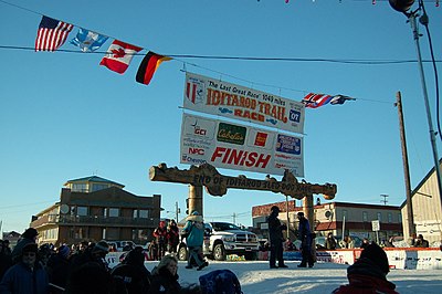 What is the name of the dog sled race that follows the same route as the 1925 serum delivery?