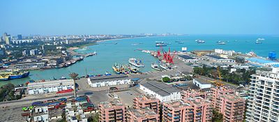 What is the primary language spoken in Haikou?