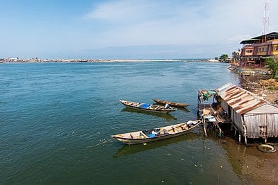 Which river flows through Cotonou?