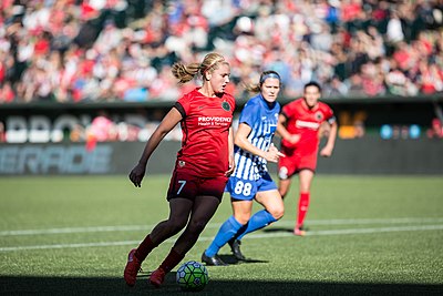 Which French club does Lindsey Horan play for?