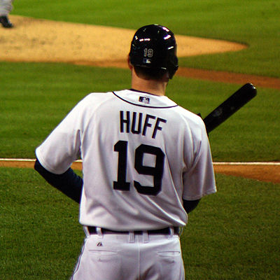 With which team did Aubrey Huff end his MLB career?