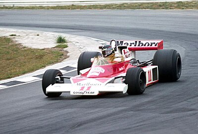 What was James Hunt's famous driving style known for?