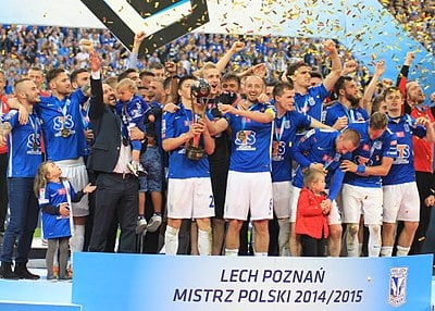 What is the capacity of the stadium where Lech Poznań plays its home games?