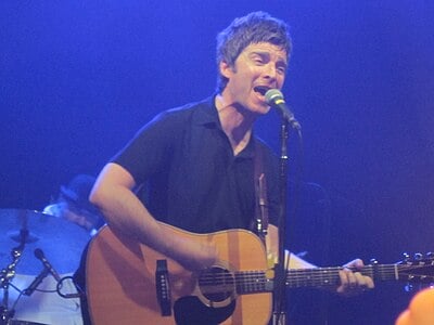How old was Noel Gallagher when he began playing the guitar?
