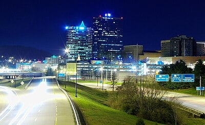 What is the per-capita income in Knoxville? [br] (information updated in 2020)