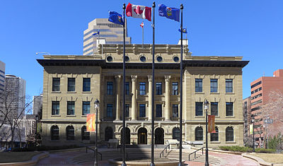 Which Canadian Prime Minister is a notable former student of the University of Calgary?