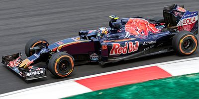 With which team did Carlos Sainz Jr. start his F1 career?
