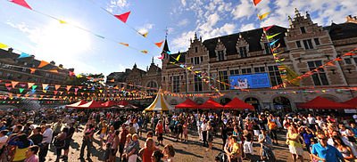 What is the main language spoken in Kortrijk?