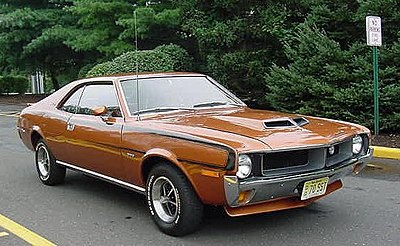 Which French automaker acquired a major interest in AMC in 1979?