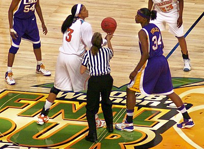 Who was the first woman to dunk in an NCAA tournament game?