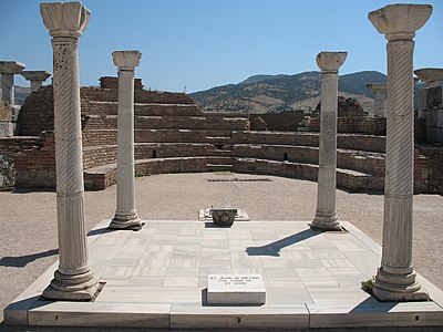 Which modern-day airport is closest to the ruins of Ephesus?