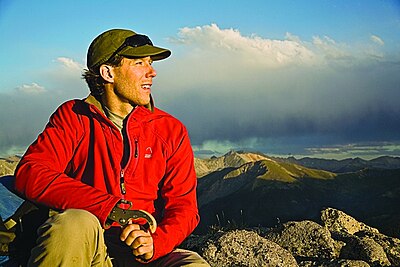 After the accident, what mountaineering achievement did Aron complete?