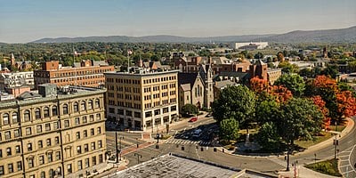 What are the cities or administrative bodies that are twinned with Pittsfield?