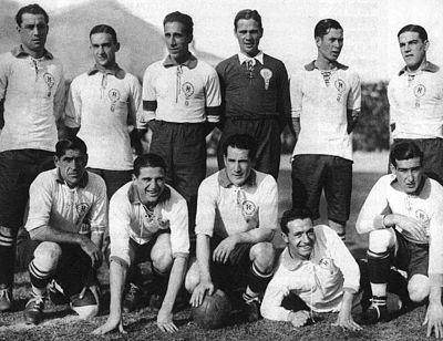 In which neighborhood was Club Atlético Huracán originally founded?