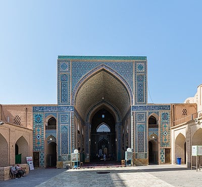 Yazd has many examples of what, leading to its nickname the "City of Windcatchers"?