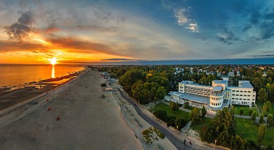 What is the name of the river that flows through Pärnu?