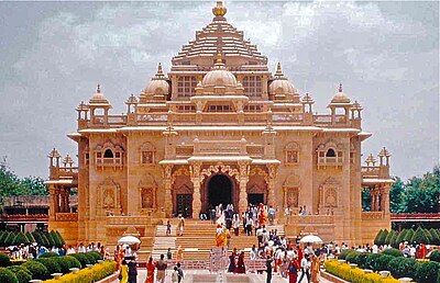 What famous temple is located in Gandhinagar?