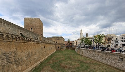 What is the capital city of the Apulia region in Italy?