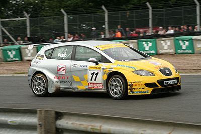 Which car manufacturer did Plato drive for when he won in 2001?