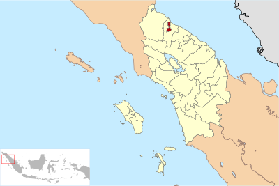 Which neighboring city is part of the Medan metropolitan area?