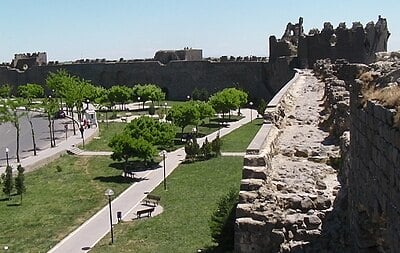 Which ancient civilization founded Diyarbakır?