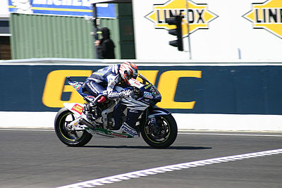 In MotoGP, did Melandri win more races than Hayden in 2005?