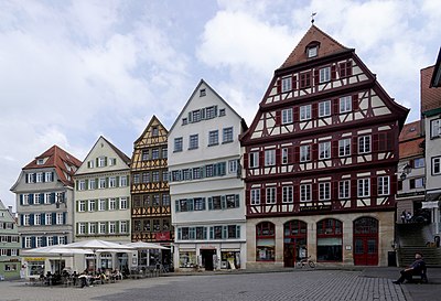 What is the average age of a citizen of Tübingen?