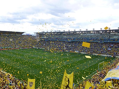What is the capacity of Villarreal CF's home stadium, Estadio de la Cerámica?