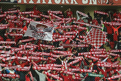 What is the maximum number of people that can be present at [url class="tippy_vc" href="#1251054"]Akdeniz University Stadium[/url], the home of Antalyaspor?