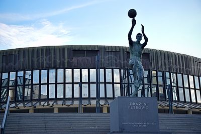 Which team did Dražen Petrović play for in the NBA first?